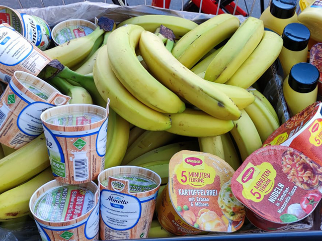 Lebensmittelspenden für ukrainische Flüchtlinge - Witzleben Apotheke Berlin