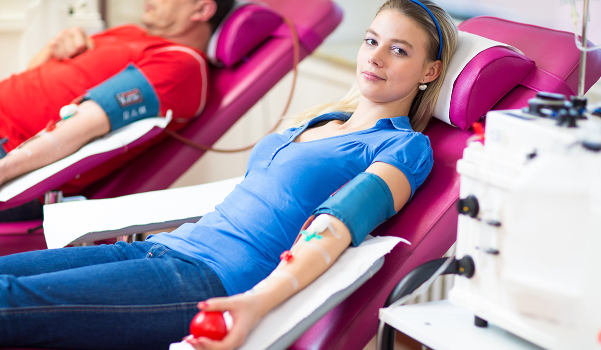 Das Spenden von Blutplasma ist wesentlich schonender als die „normale“ Blutspende